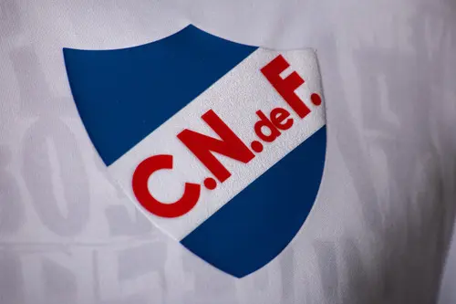 El escudo más inmenso que la gloria pudo soñar