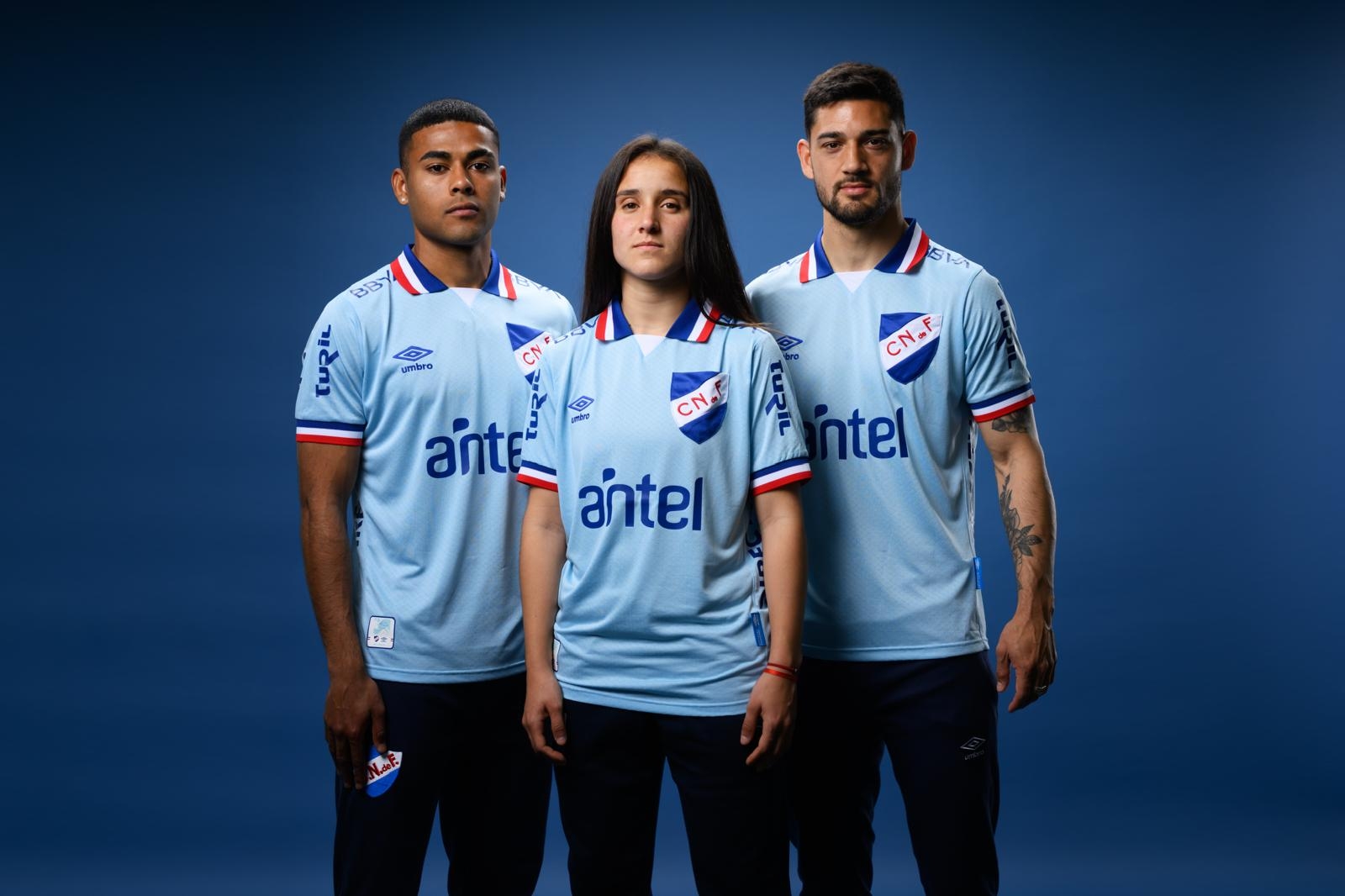 Imagen de equipo del Club con Camiseta Celeste