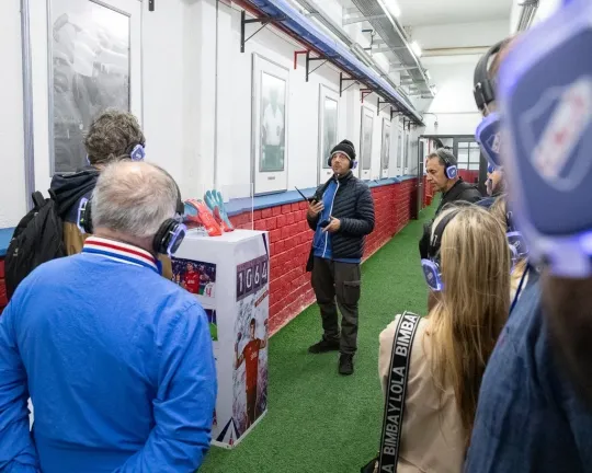 Personas en el paseo